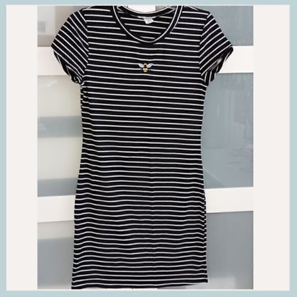 🐝 Super Cute Black & White Striped Dress with Bee Detail 🐝 - Picture 2 of 5